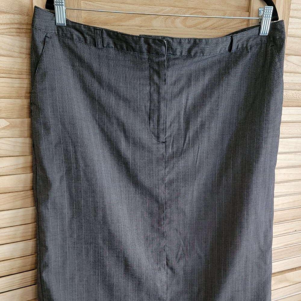 Sophisticated Pinstripe Pencil Skirt - Jaclyn Smith